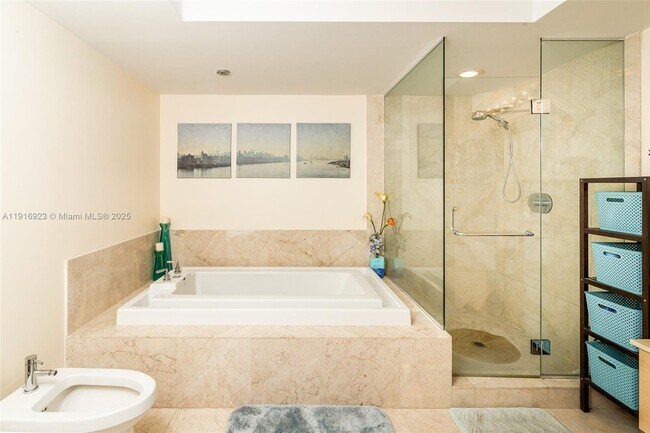 Building Photo - 218 SE 14th St