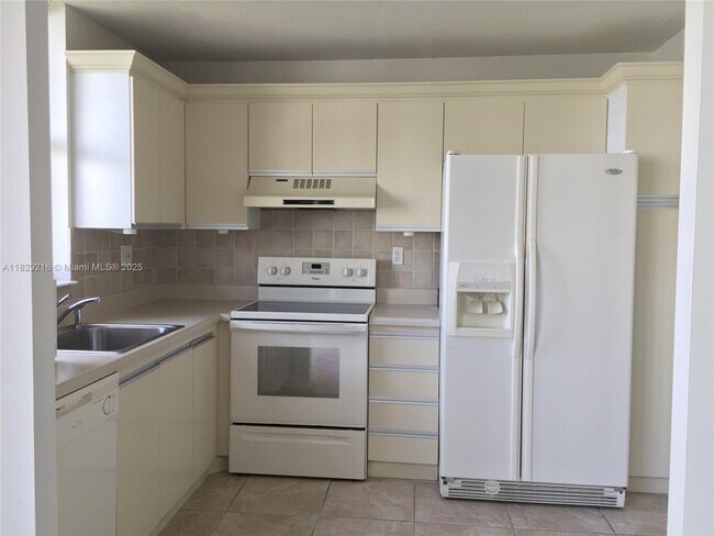 Building Photo - 18181 NE 31st Ct