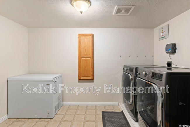 Building Photo - 1668 W Rockbridge Dr