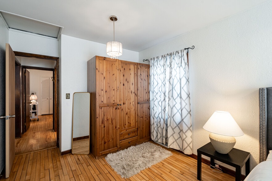 Building Photo - 535 W Montclaire Ave