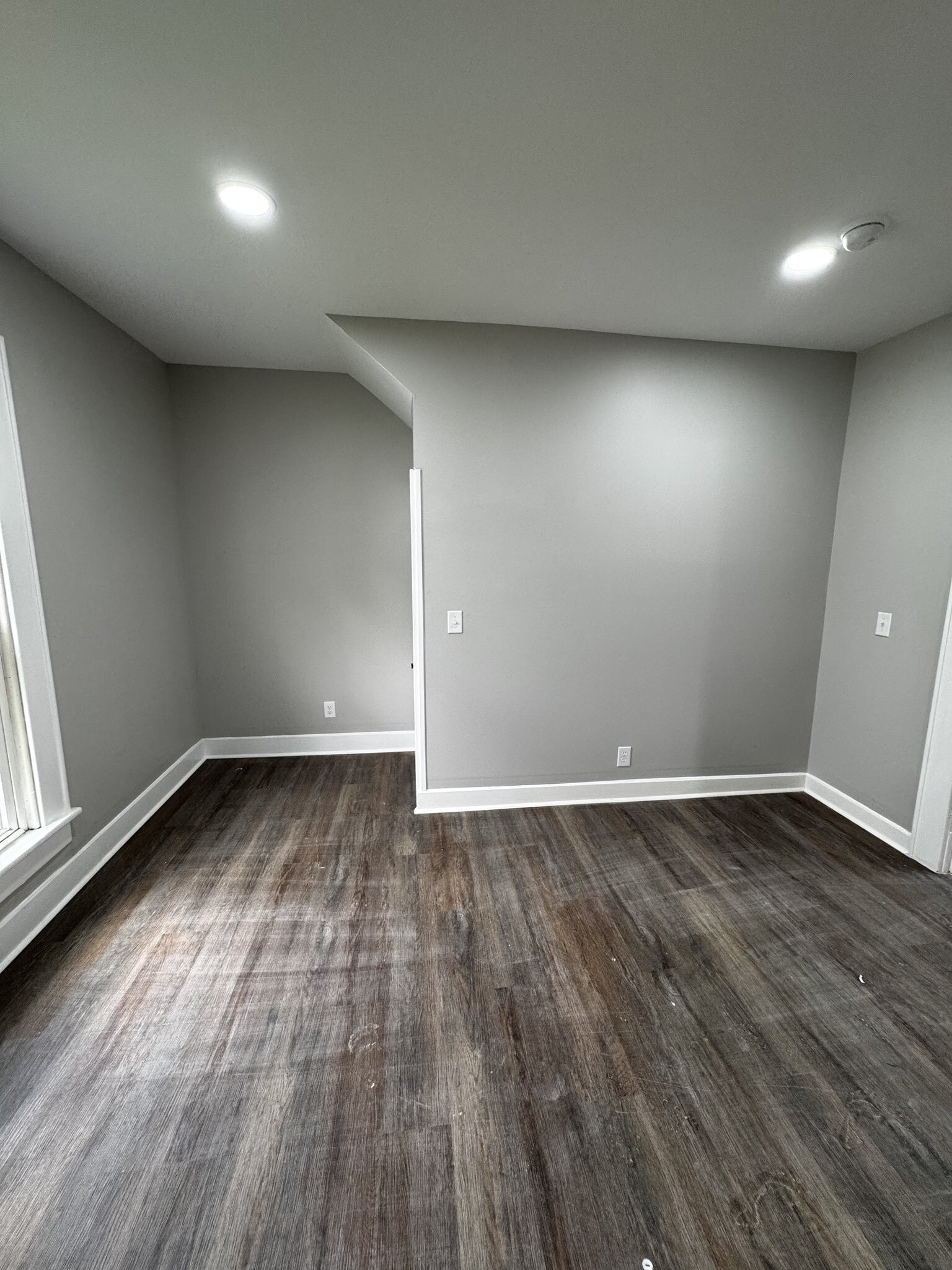 Building Photo - 409 N Elm St