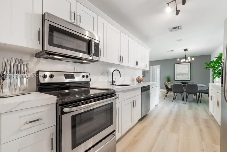 Building Photo - 18641 Belview Dr