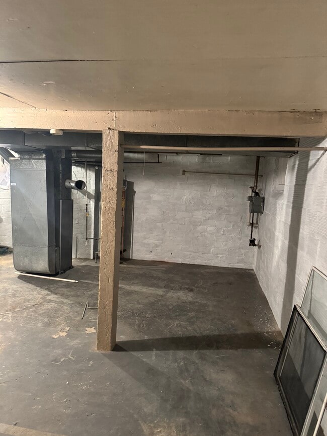 Building Photo - 440 5th St