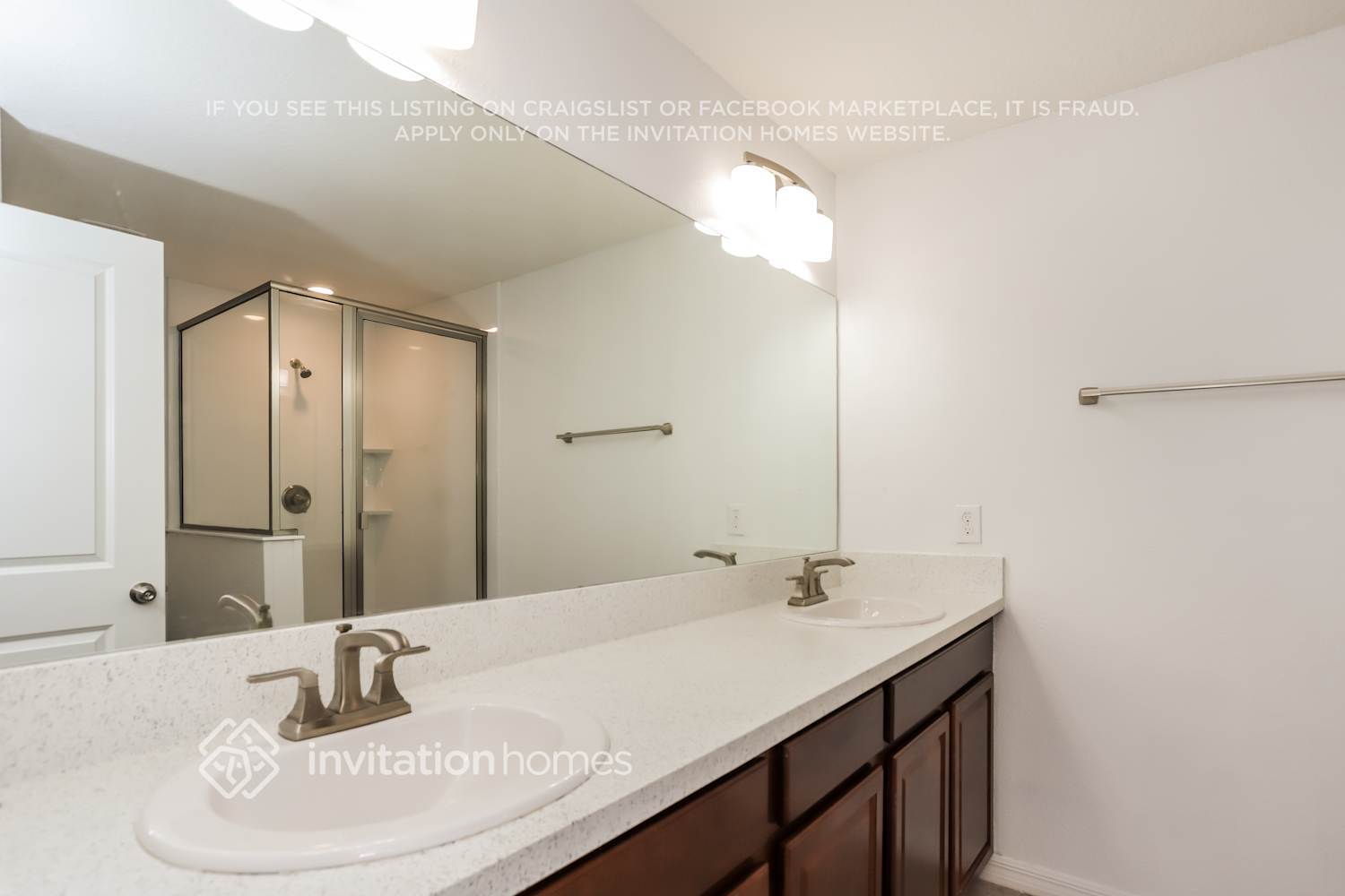 Building Photo - 10667 Lake Montauk Dr