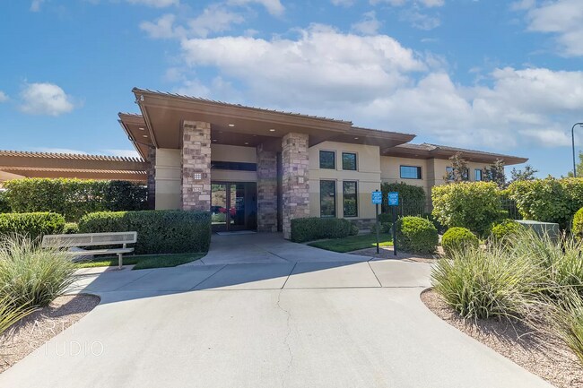 Building Photo - 934 N Slow Creek Ln