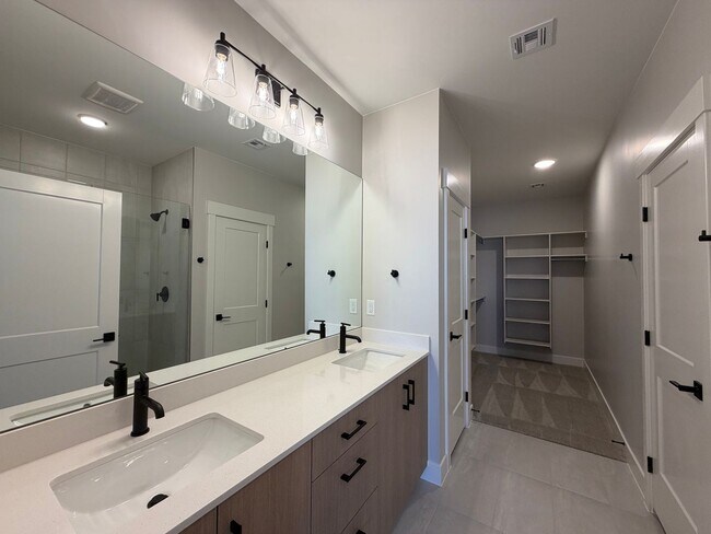 Building Photo - 608 Hemsworth Ln