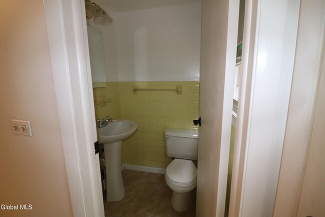 Building Photo - 8 Sweet Brier Dr