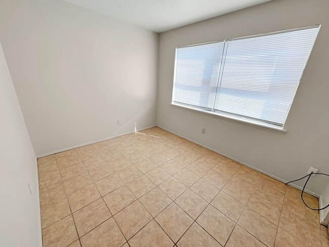 Building Photo - 703-709 W Calle Sur