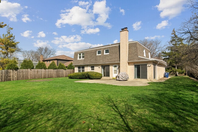 Building Photo - 10 Fairview Ave