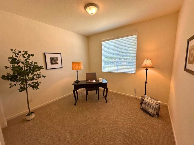 Building Photo - Stunning 4 Bedroom, 3 Bath Questa Home
