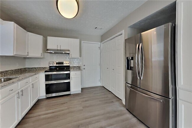 Building Photo - 5021 Limerick Ln