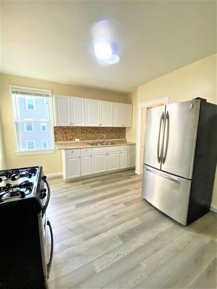 Building Photo - 124 Harold St