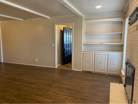 Building Photo - 3000 Rosewood Ln