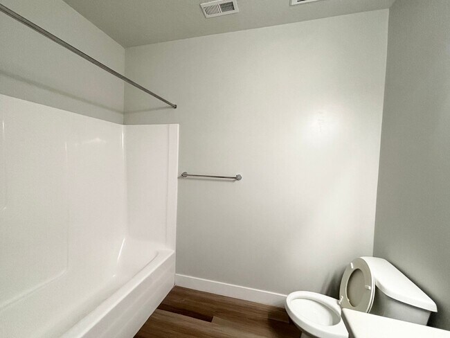 Building Photo - 3 Bedroom/2 Bathroom Condo in Lehi