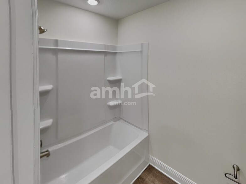 Building Photo - 5976 Sycamore Pl St