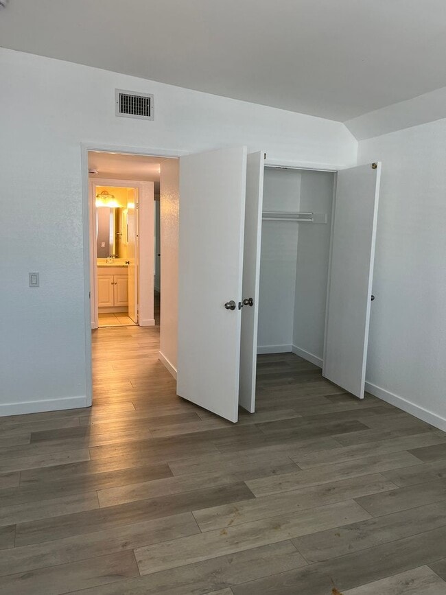 Building Photo - Conveniently located home featuring 2 main bedrooms!