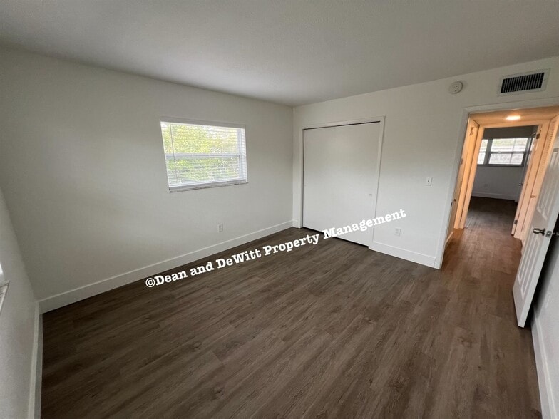 Building Photo - 2 Bed/1 Bath - Unit 6