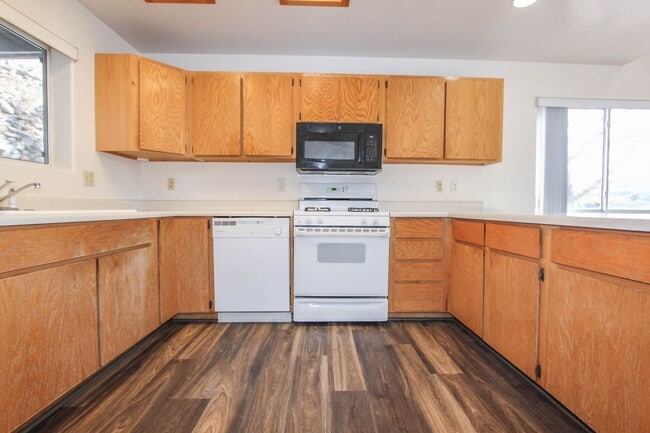 Building Photo - 2 Story Duplex with Loft & Deck