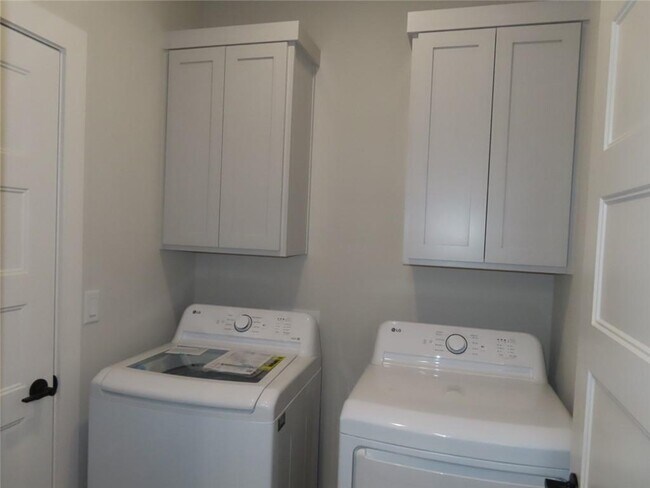 Building Photo - 1871 Lapis Ave