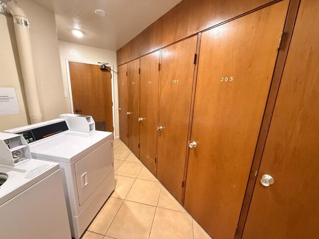 Building Photo - 200 Elm St