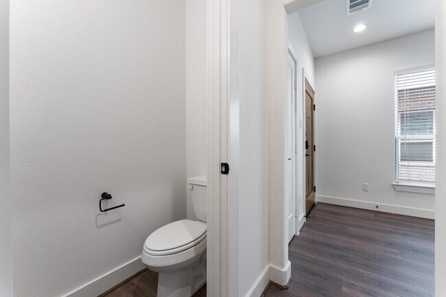 Building Photo - 2753 Sunny Briar Dr