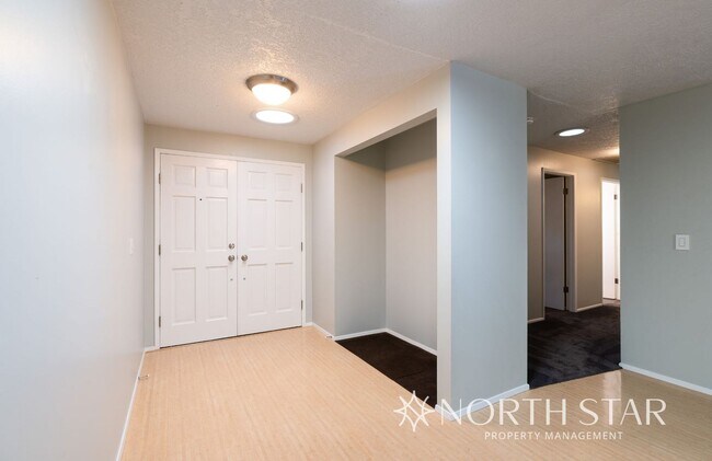 Building Photo - Charming One Level Home In The Four Seasons Neighborhood