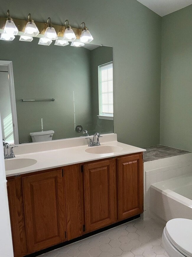 Building Photo - Beautiful 3BR 3.5BA 3 level townhome locat...