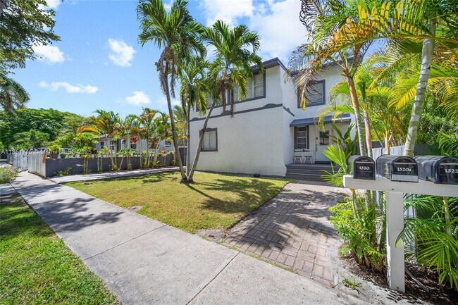 Building Photo - 1520 SW 11th Terrace