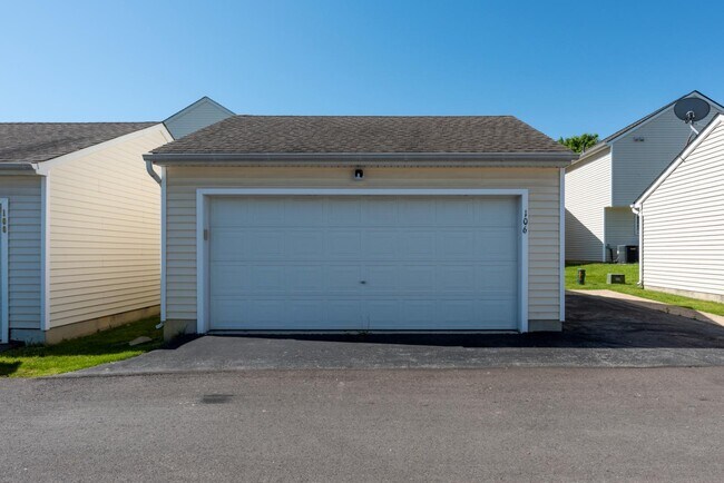 Building Photo - 106 Hewes St
