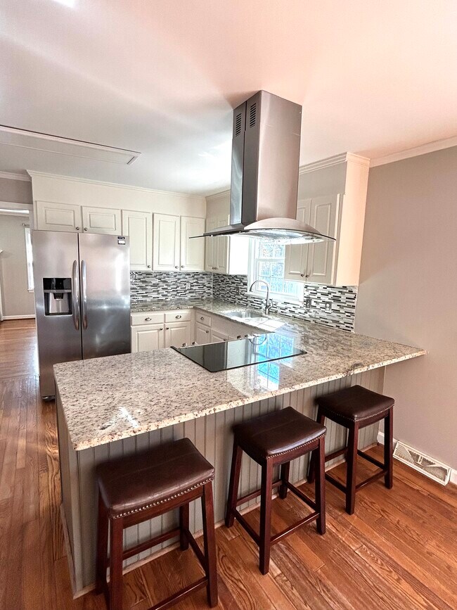 Building Photo - 208 Dalewood Dr
