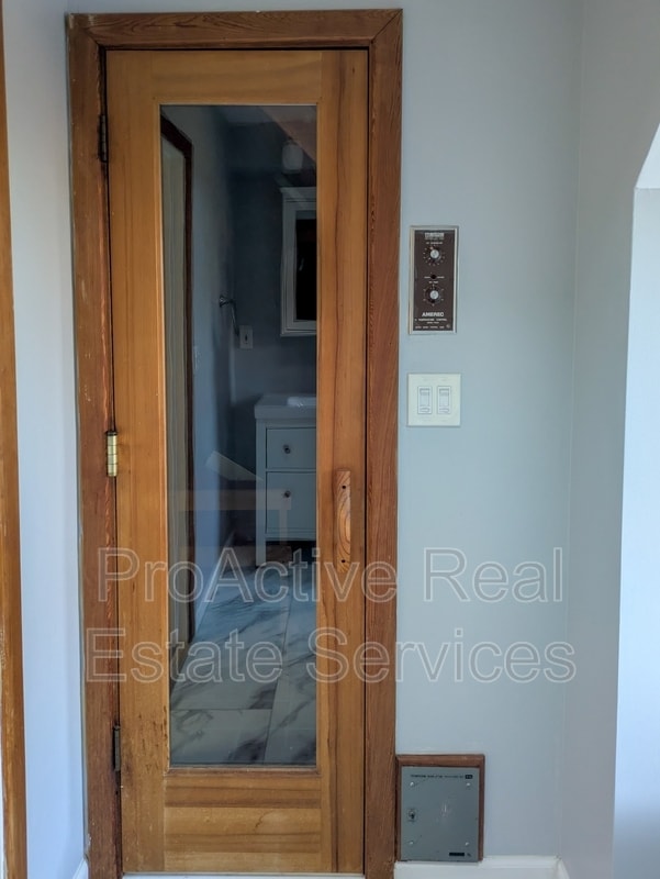 Building Photo - 1014 Colonial Ave