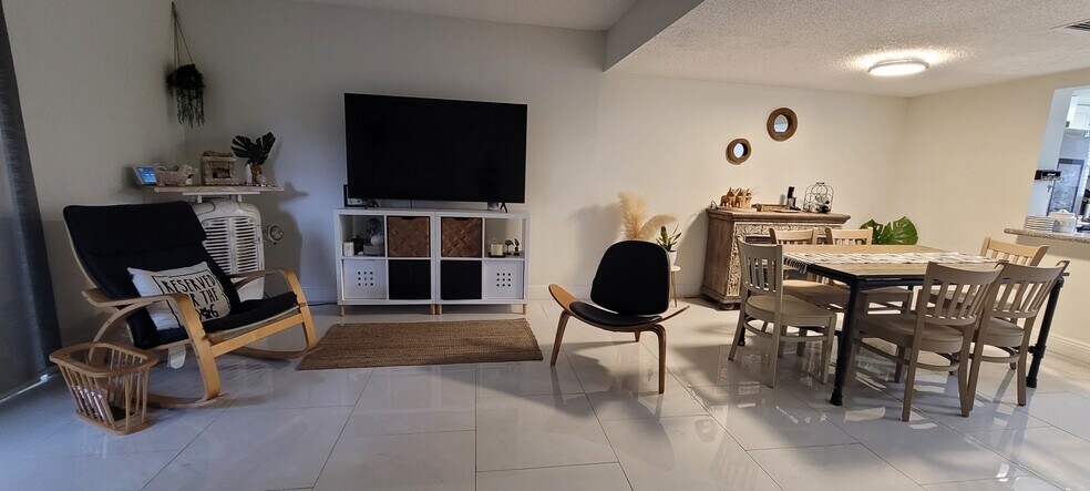 Building Photo - 4158 SW 66th Way