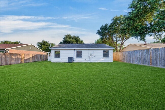 Building Photo - 24114 4 Sixes Ln