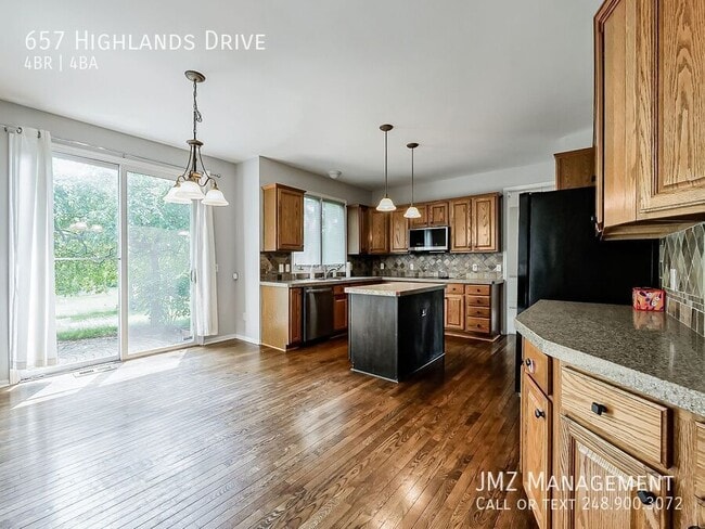 Building Photo - 657 Highlands Dr