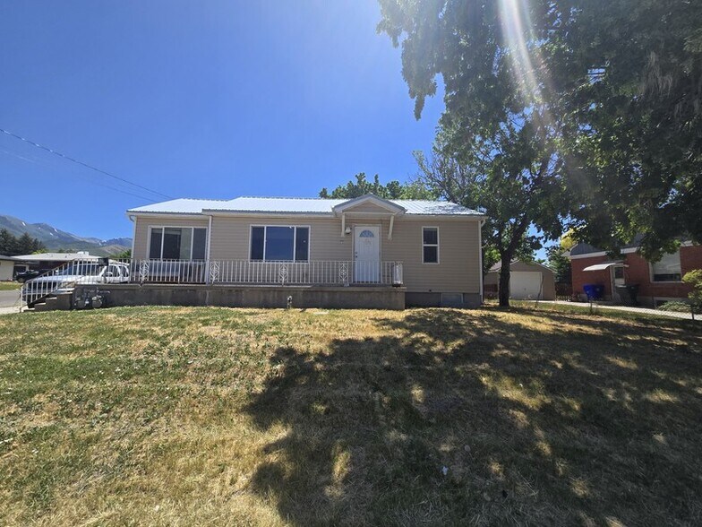 Building Photo - 509 W 200 S