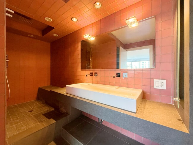 Building Photo - 211 E Ohio St