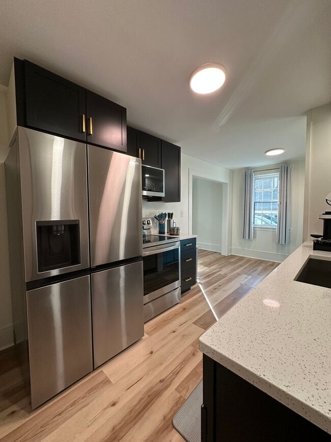 Building Photo - 3 bedroom, 2 bath, unfurnished or furnishe...