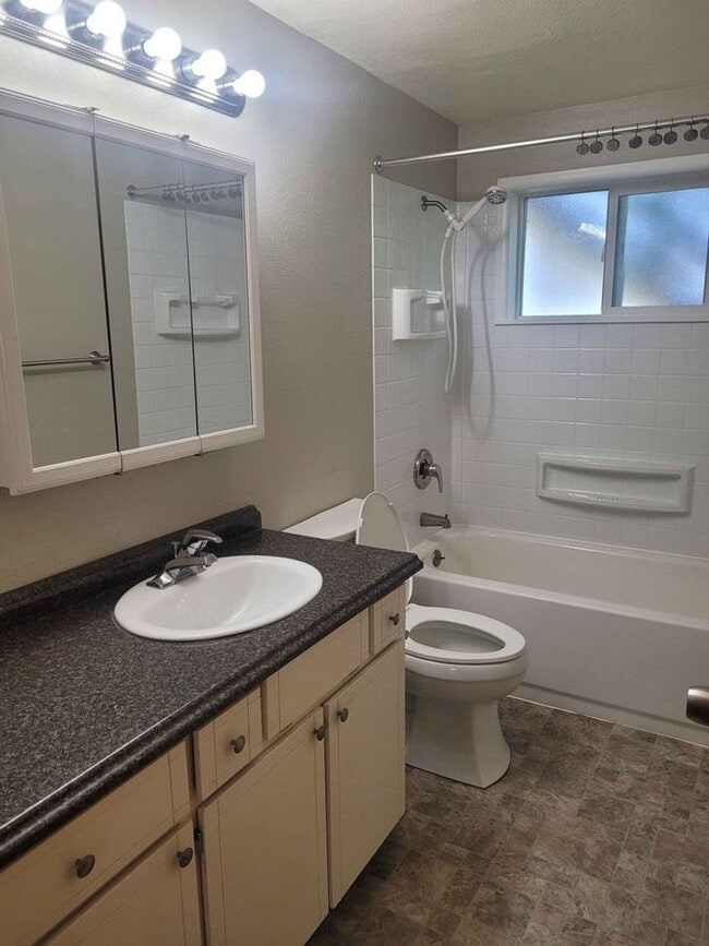 Building Photo - Countryside Apartments