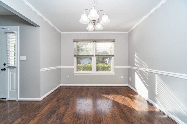 Building Photo - Beautiful 3 bed/ 2.5 bath home in Deep Creek