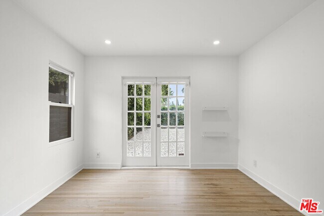 Building Photo - 435 Westmount Dr