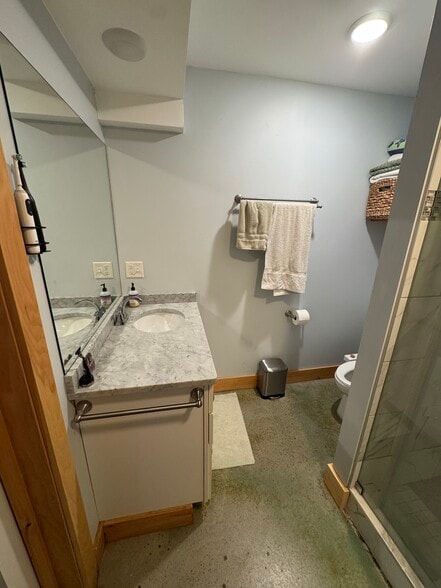 Building Photo - 361 S Winooski Ave