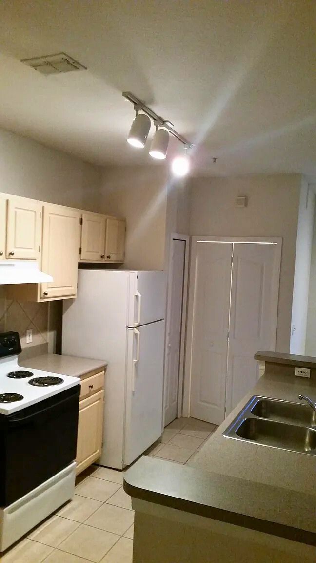 Building Photo - 1275 Lake Shadow Cir