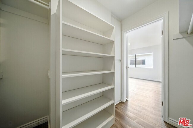 Building Photo - 6212 Fulton Ave