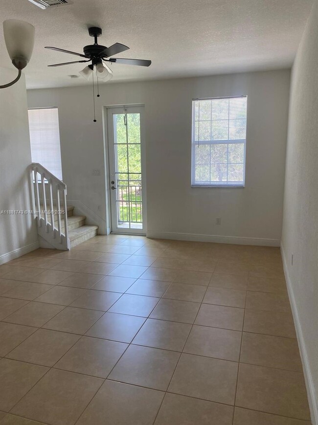 Building Photo - 948 SW 147th Ave