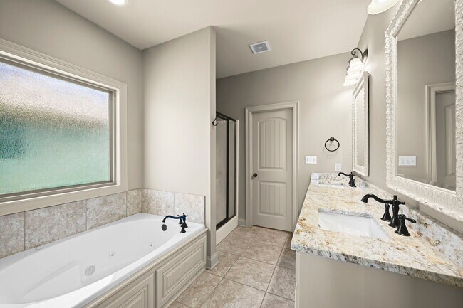 Building Photo - 16923 Bradford Ave