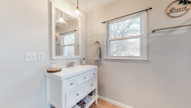 Building Photo - Stunning home situated on over 1 acre in North Thompson’s Station!