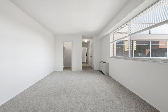 Building Photo - Sun-Filled 1BR/1.5BA with Garage Parking in The Willoughby!