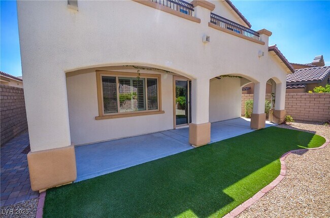 Building Photo - 685 Catalina Aisle St