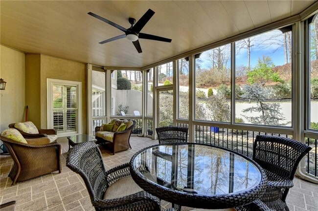 Building Photo - 6745 Laurel Oak Dr