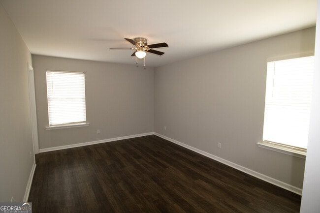 Building Photo - 216 Evans Ter
